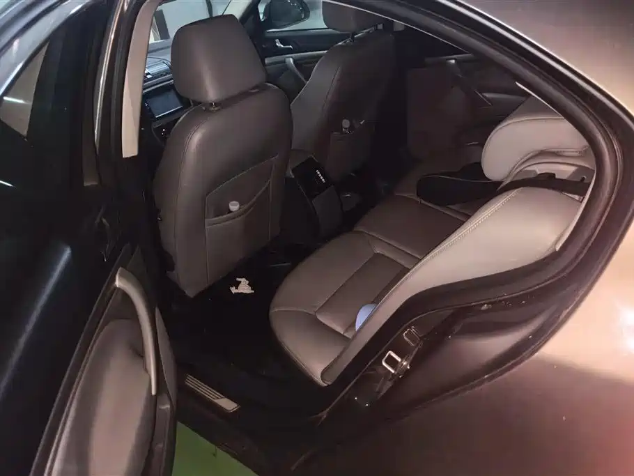Škoda Octavia 2014 1.6L Auto Yijun Edition фото 11