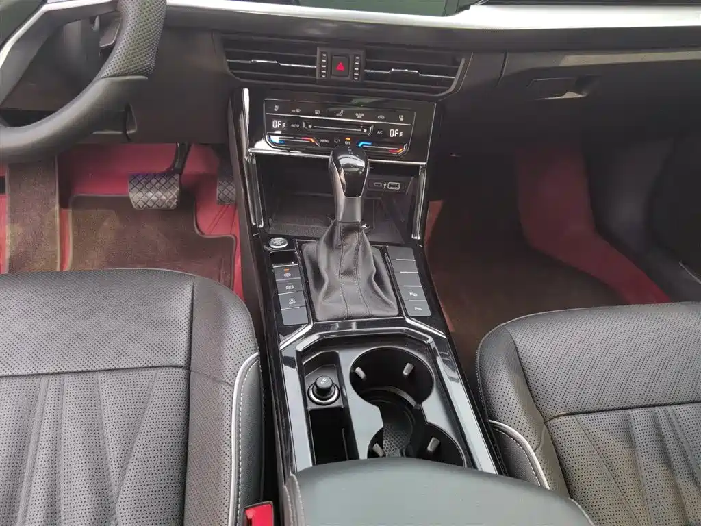 Volkswagen Passat 2022 330TSI Luxury Edition фото 10