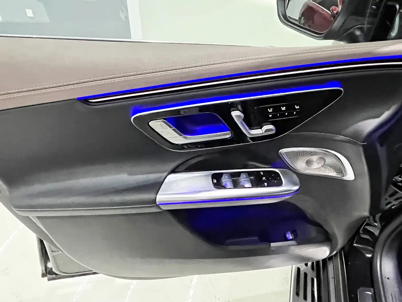 MERCEDES-BENZ EQE SUV