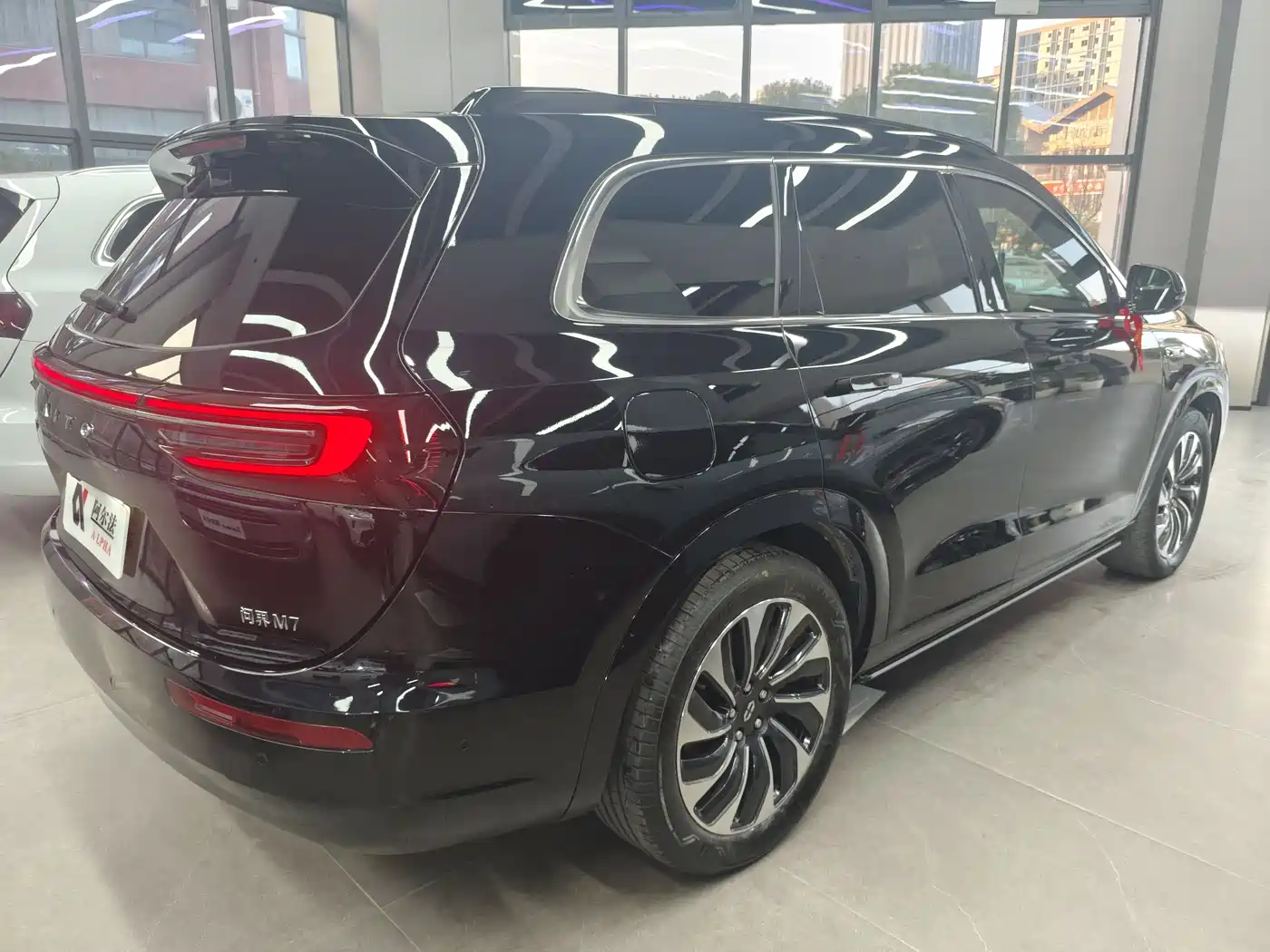 AITO Wenjie AITO M7 2024 1.5T Smart AWD Max Edition 5-Seater фото 6