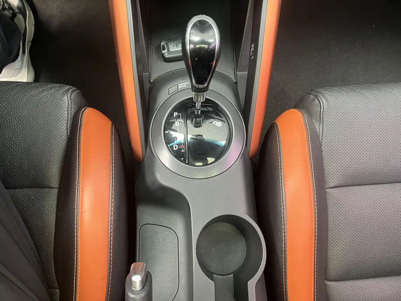 Hyundai Veloster 2015 1.6T Automatic Luxury Edition фото 17