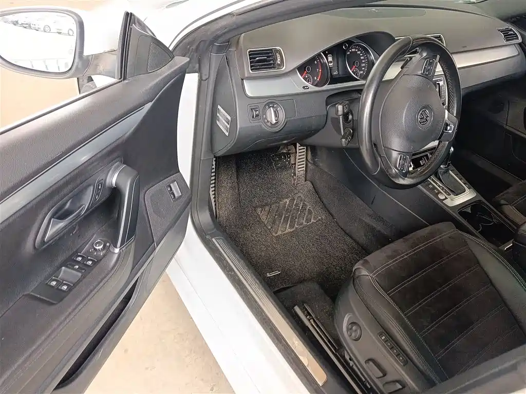 Volkswagen FAW-Volkswagen CC 2016 Model 1.8TSI Luxury фото 12