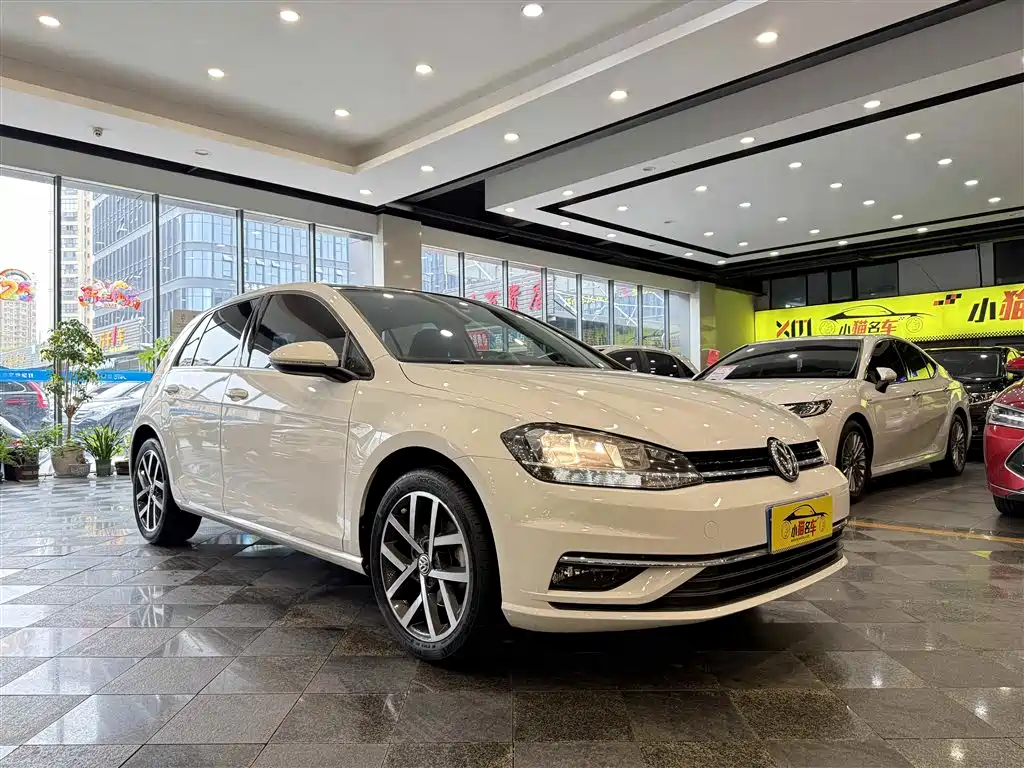 Volkswagen Golf 2018 230TSI Automatic Luxury фото 3