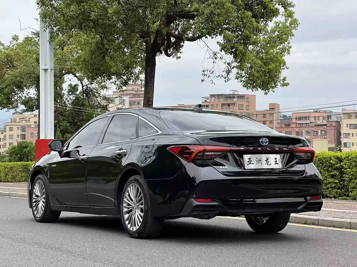 Toyota Avalon 2019 Hybrid 2.5L XLE Premium Edition China V фото 4