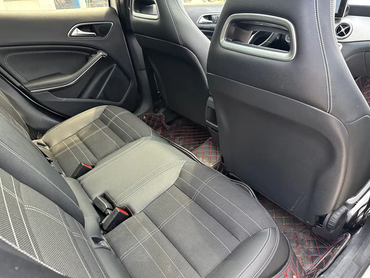 Mercedes-Benz GLA (Import) 2015 GLA 200 фото 4