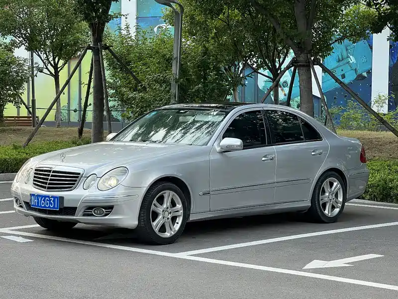 Mercedes-Benz E-Class Model E 280 Personality Sport Edition