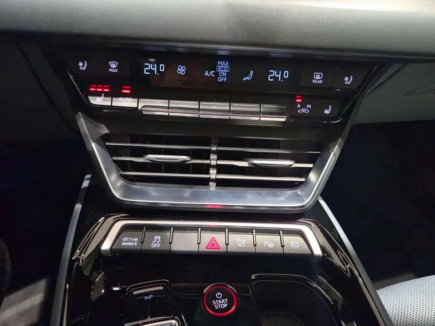 Audi e-tron GT 2023 Base Model фото 9