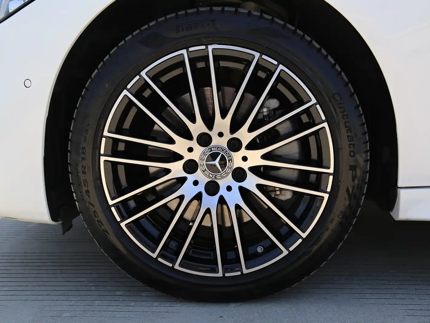 Mercedes-Benz C-Class 2023 C 200 L Sport фото 9