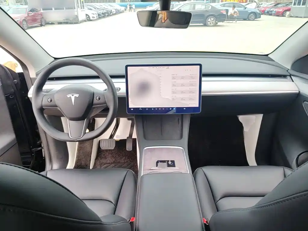 Photo 10 - Tesla Model Y