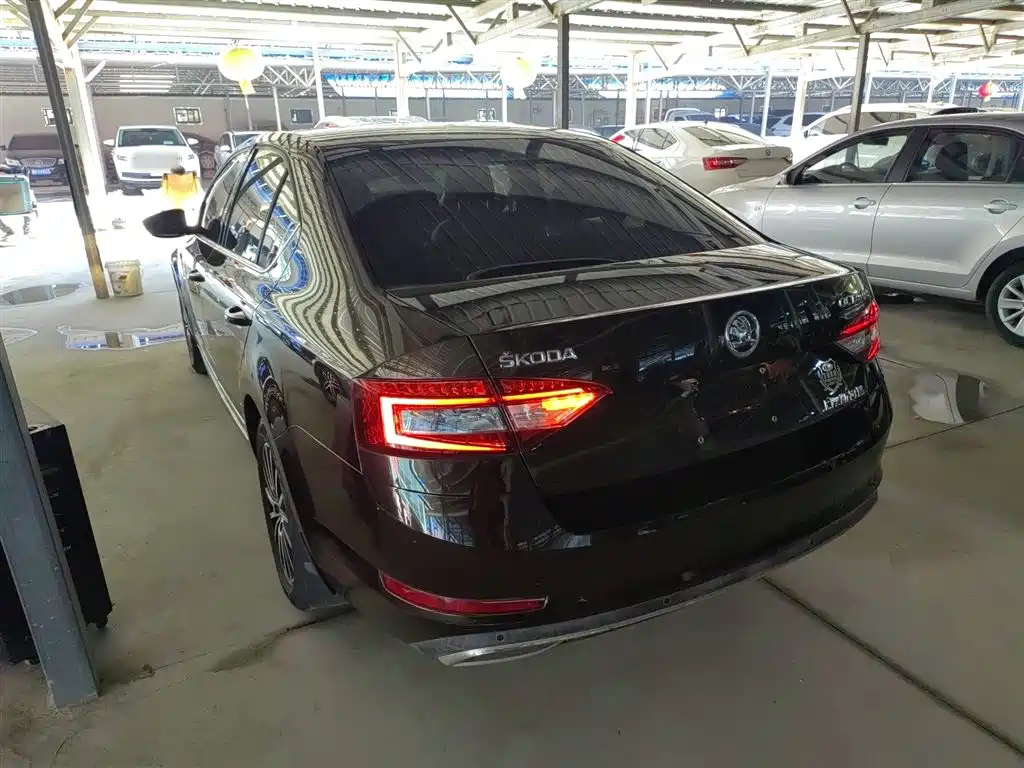 Škoda Octavia 2018 1.6L Automatic Luxury фото 23