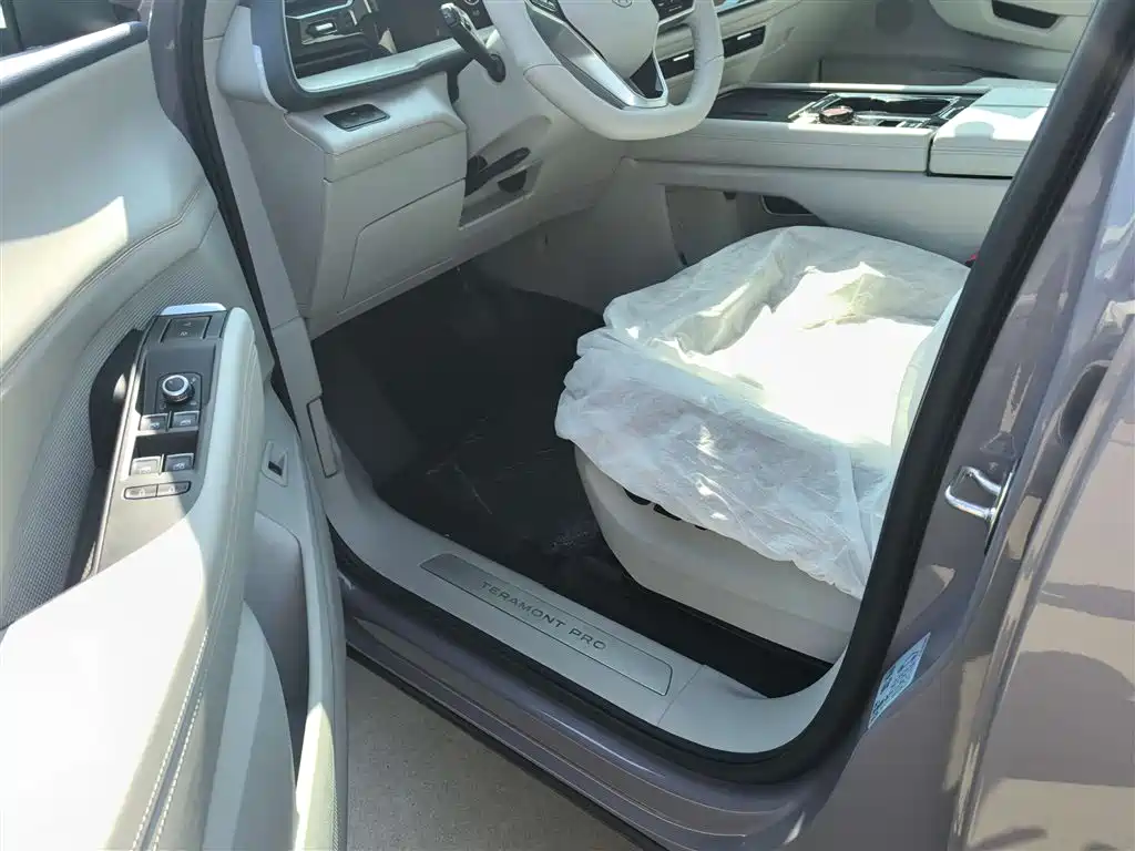 Volkswagen Teramont 2025 Model Teramont Pro 450TSI 4WD Cross Country Edition фото 9