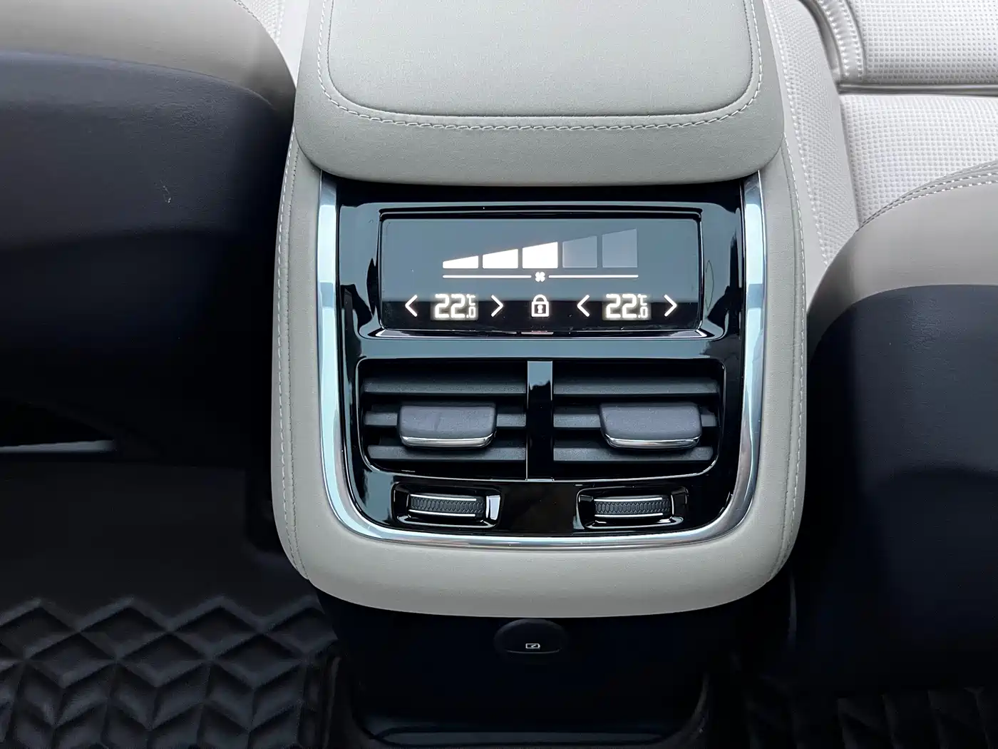 Volvo XC90 Plug-in Hybrid 2025 2025 Facelift T8 Smart Premium Luxury 7-seater
