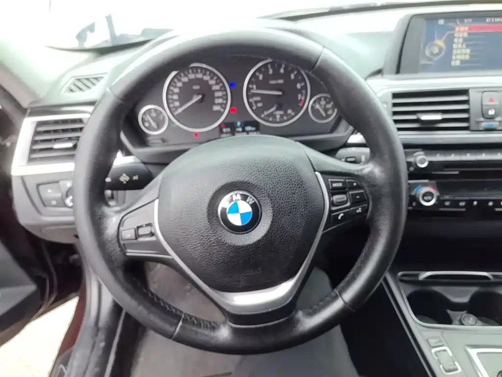 Photo 11 - BMW 3 Series