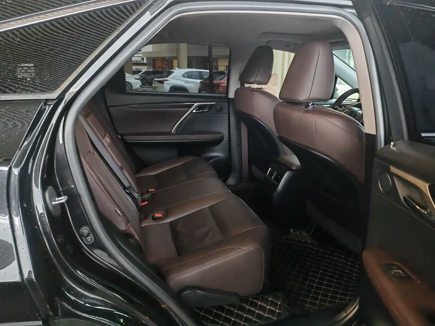 Фото 13 - Lexus RX