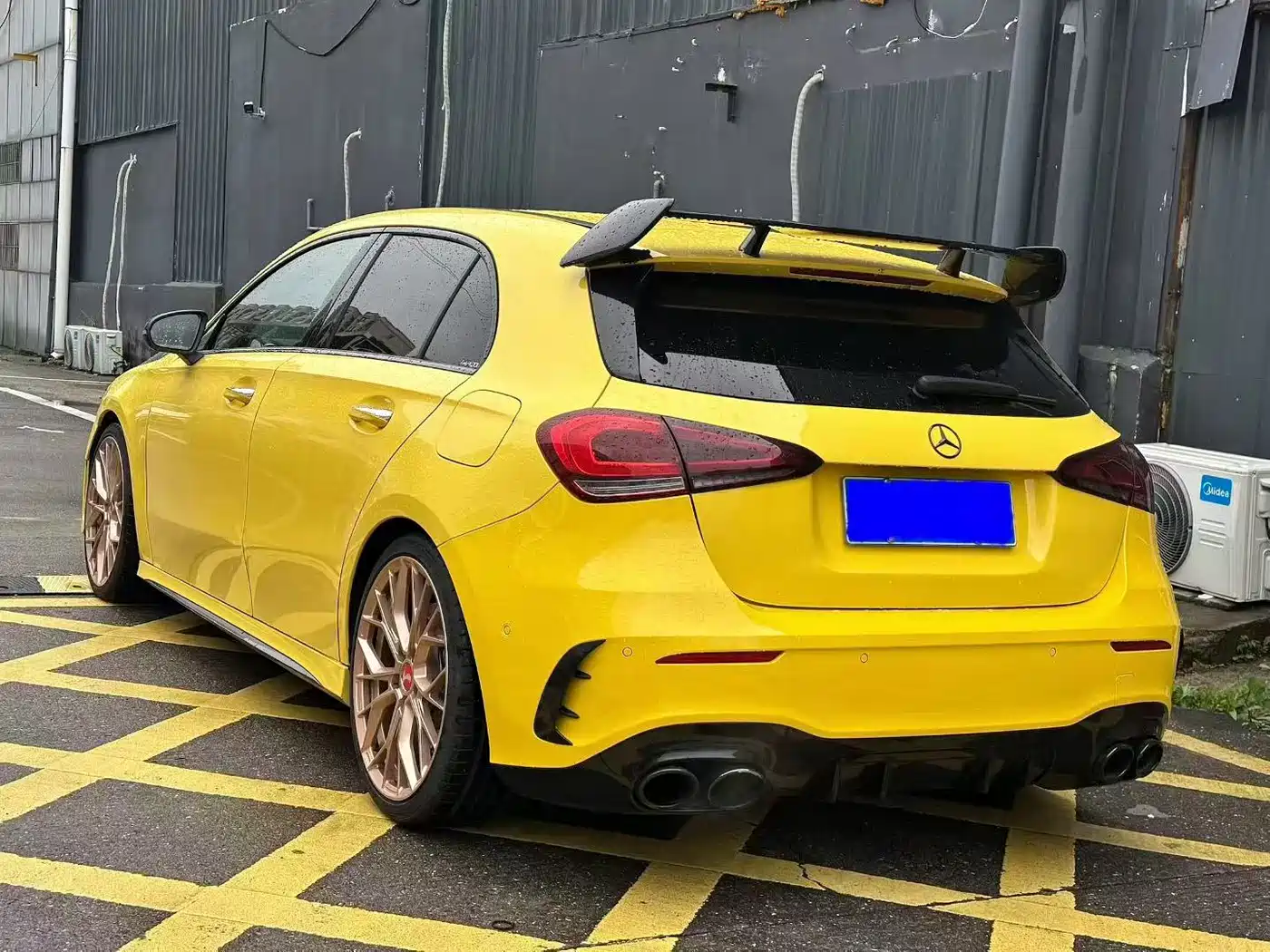 Mercedes-Benz A-Class AMG (Import) 2020 AMG A 35 4MATIC фото 7