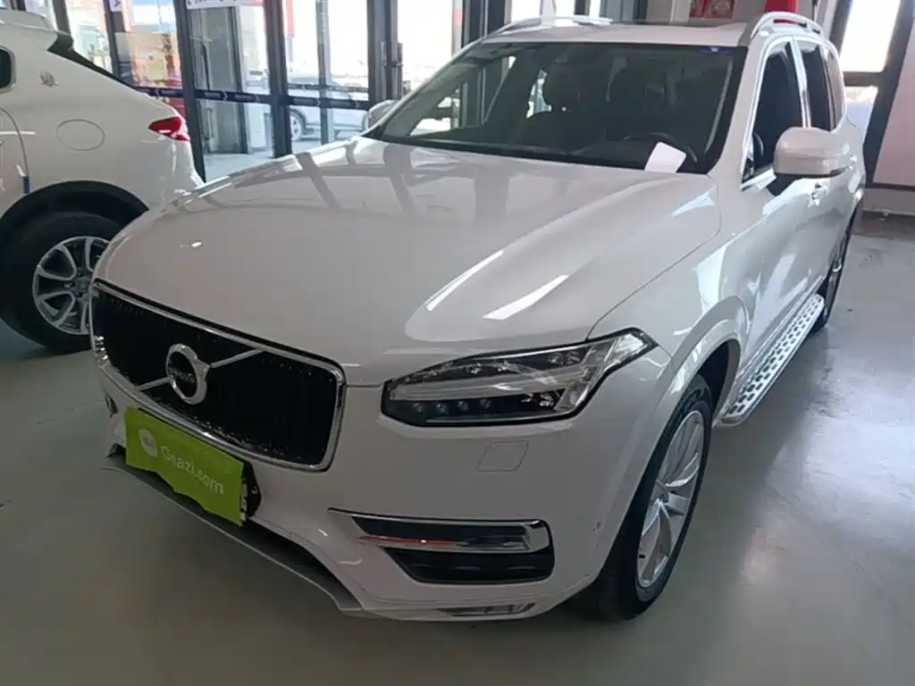Photo 2 - Volvo XC90