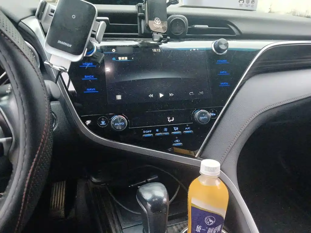 Фото 6 - Toyota Camry