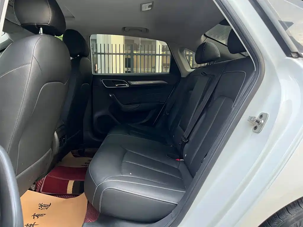 Roewe i6 2021 2020 PLUS 1.6L CVT 4G Connected Glory Holographic Edition