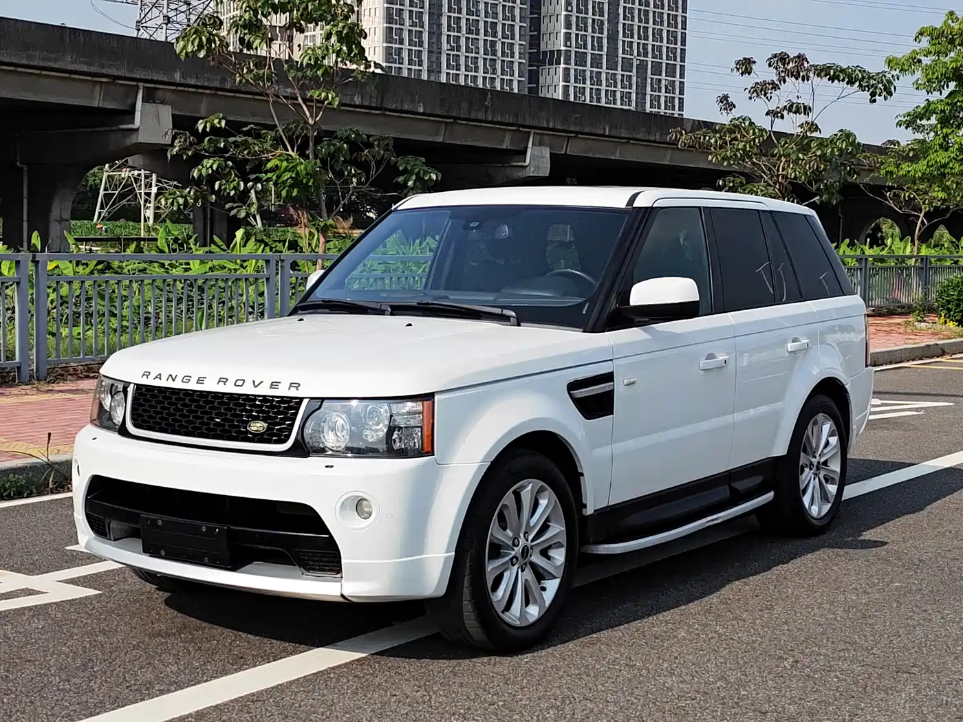 Land Rover Range Rover Sport 2012 3.0 TDV6 HSE Diesel Version фото 2