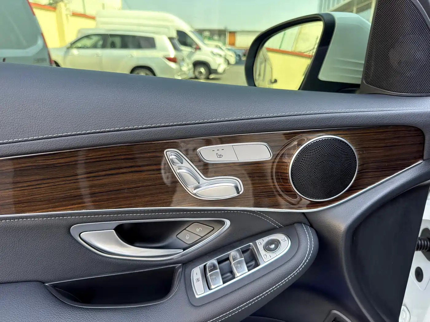 Mercedes-Benz GLC 2018 GLC 260 4MATIC Luxury фото 5