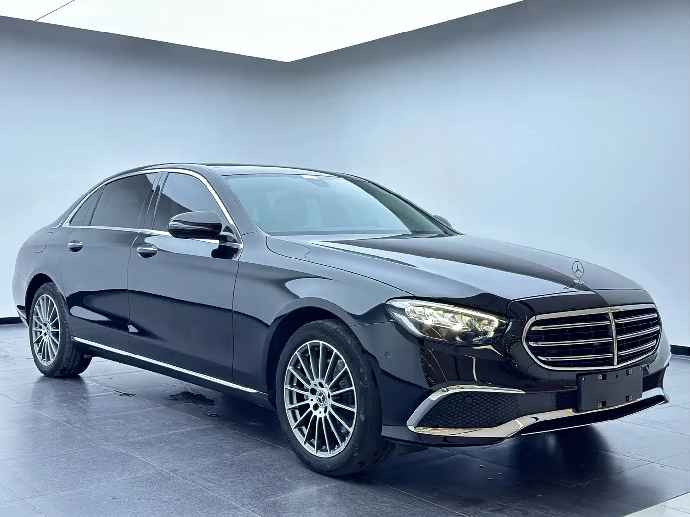 Mercedes-Benz E-Class 2022 E 260 L фото 3