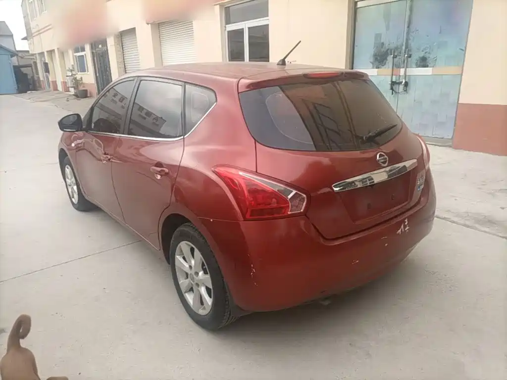 Photo 5 - Nissan Tiida