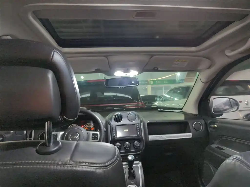 Jeep Compass (Import) 2015 2015 2.0L 2WD Luxury