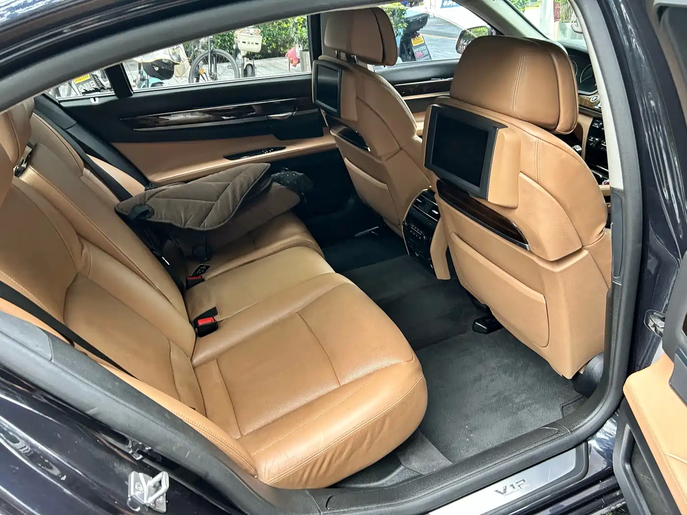Фото 15 - BMW 7 Series