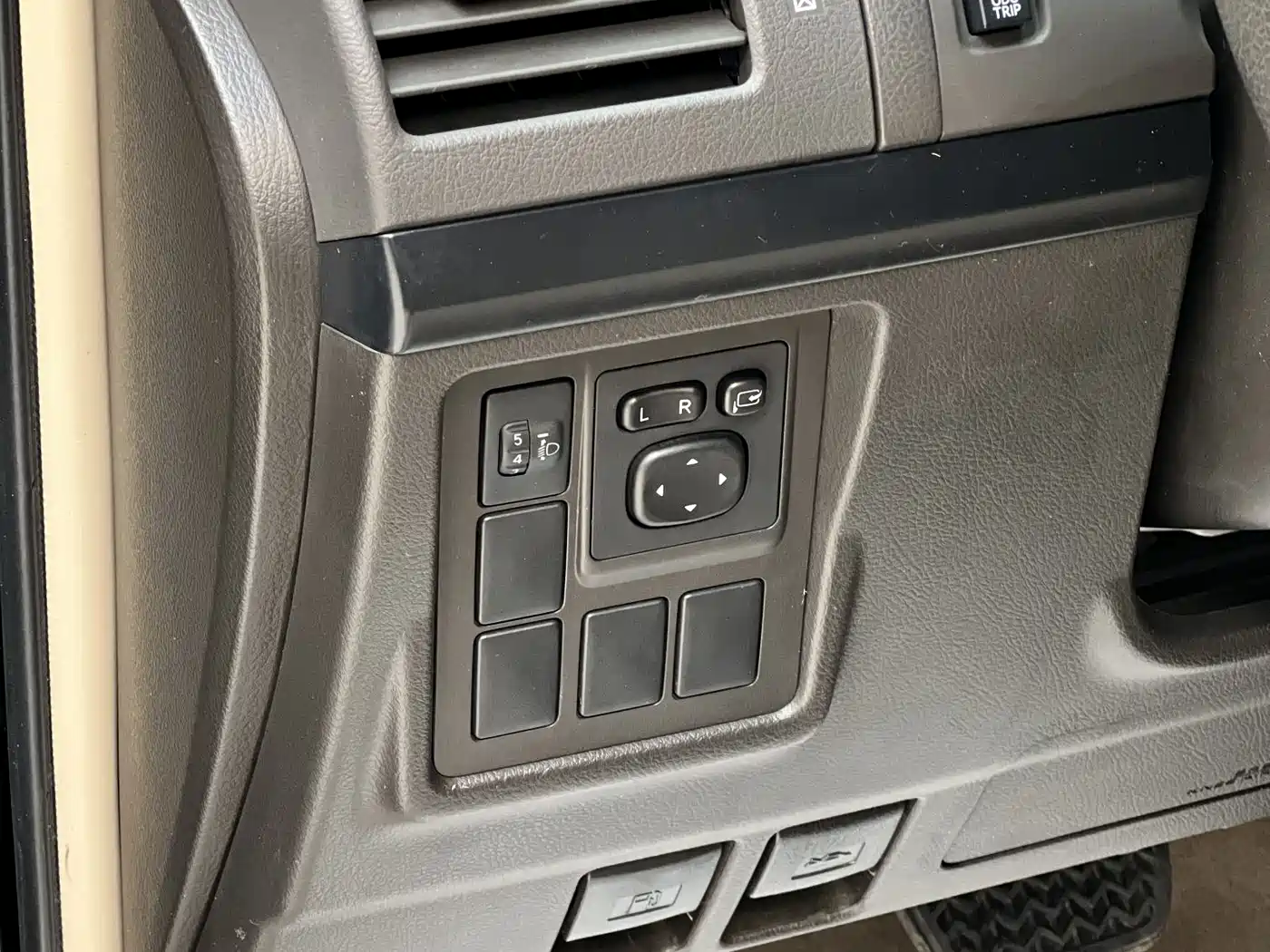 Toyota Prado (Import) 2010 2.7L Automatic Standard фото 17