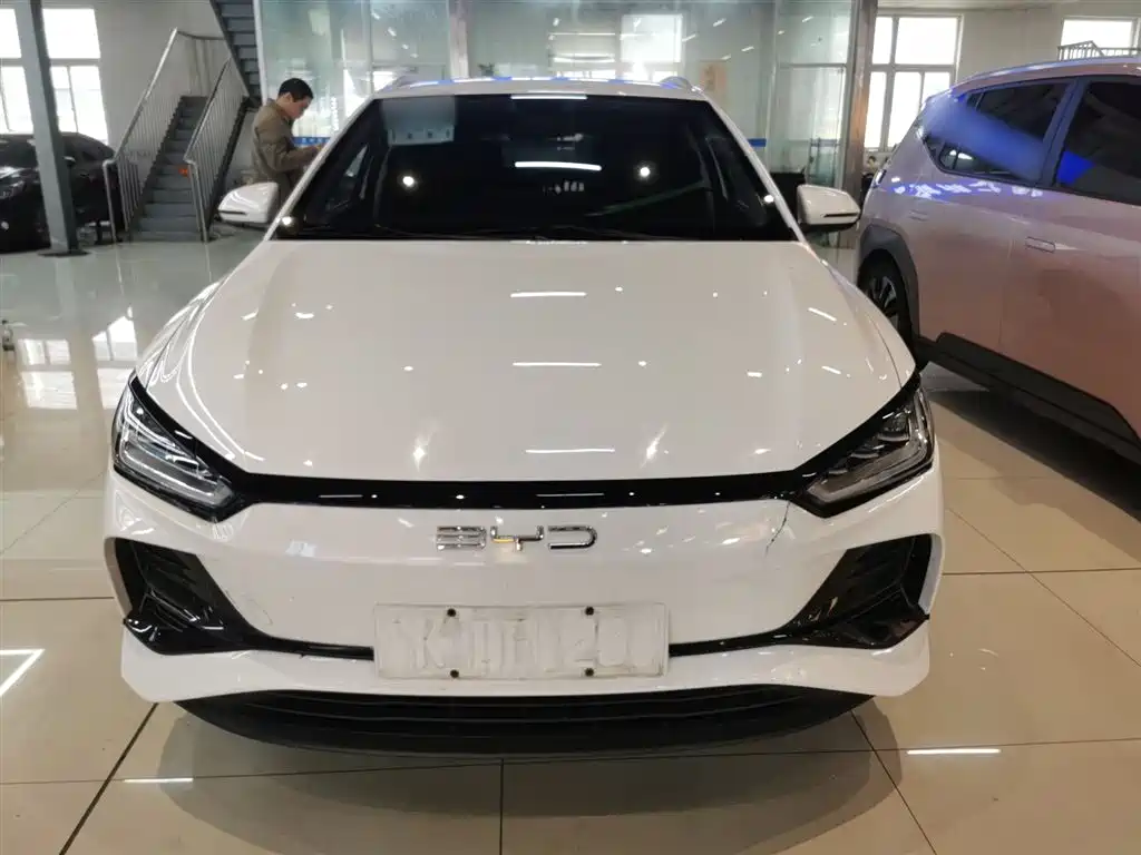 BYD E2