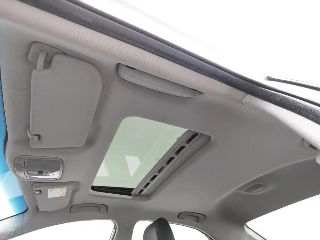 Фото 14 - Roewe 360
