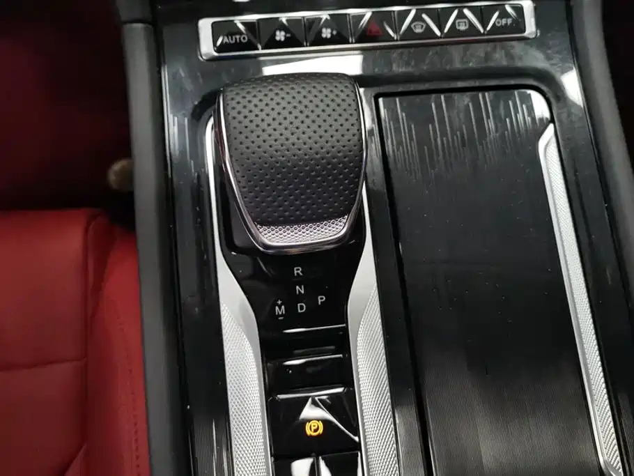 Hongqi H6 2025 2024 Model 2.0T Elegance Edition