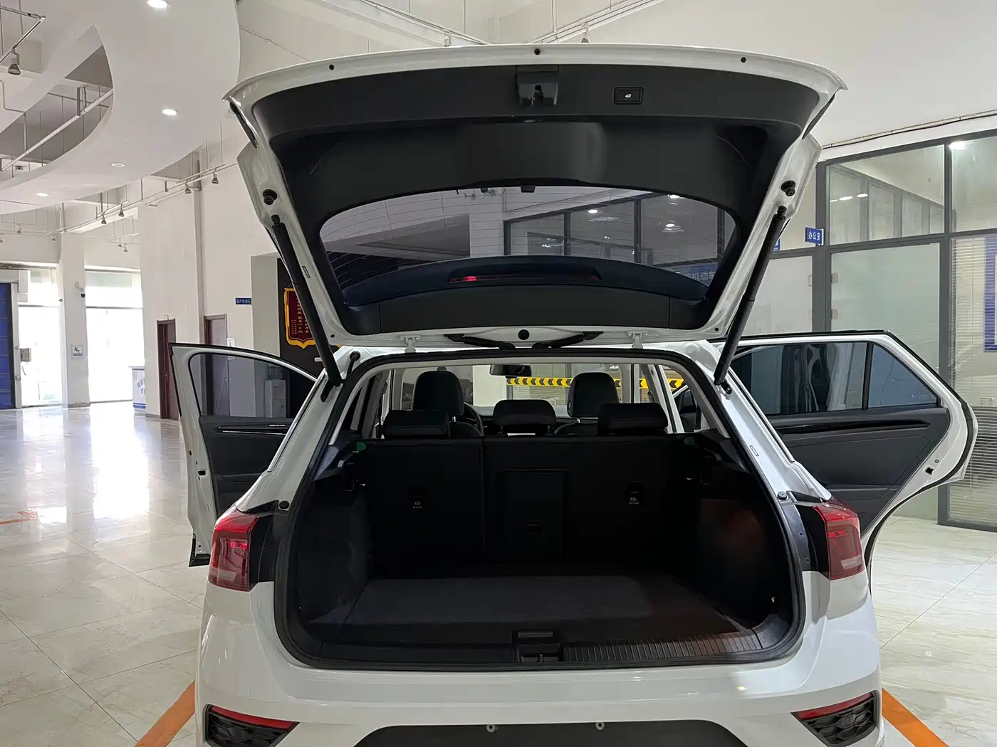 Volkswagen T-ROC 2022 280TSI DSG 2WD Comfort PLUS фото 16