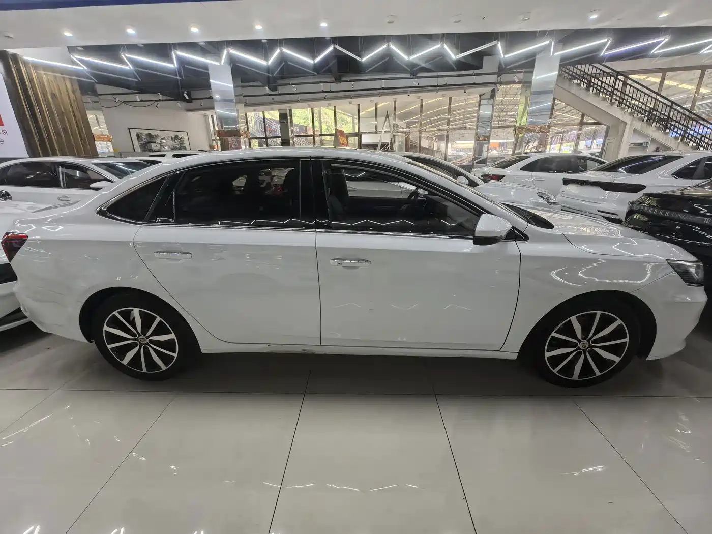 Photo 14 - Roewe i6