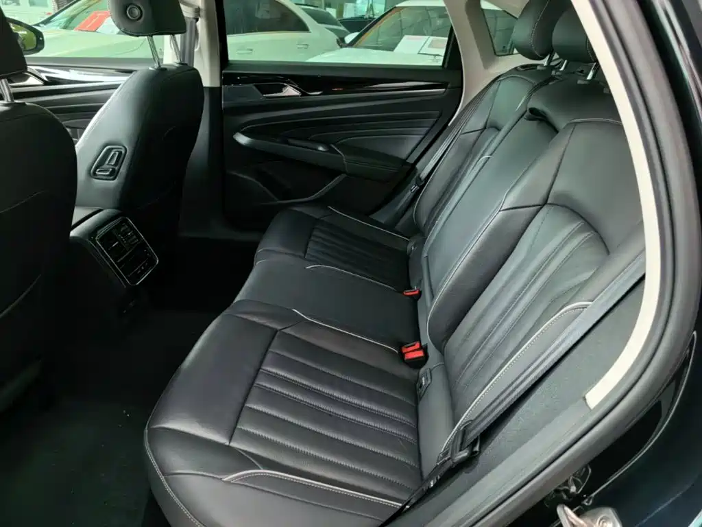 Фото 17 - Volkswagen Passat