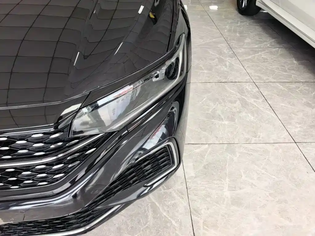 Фото 24 - Volkswagen Passat