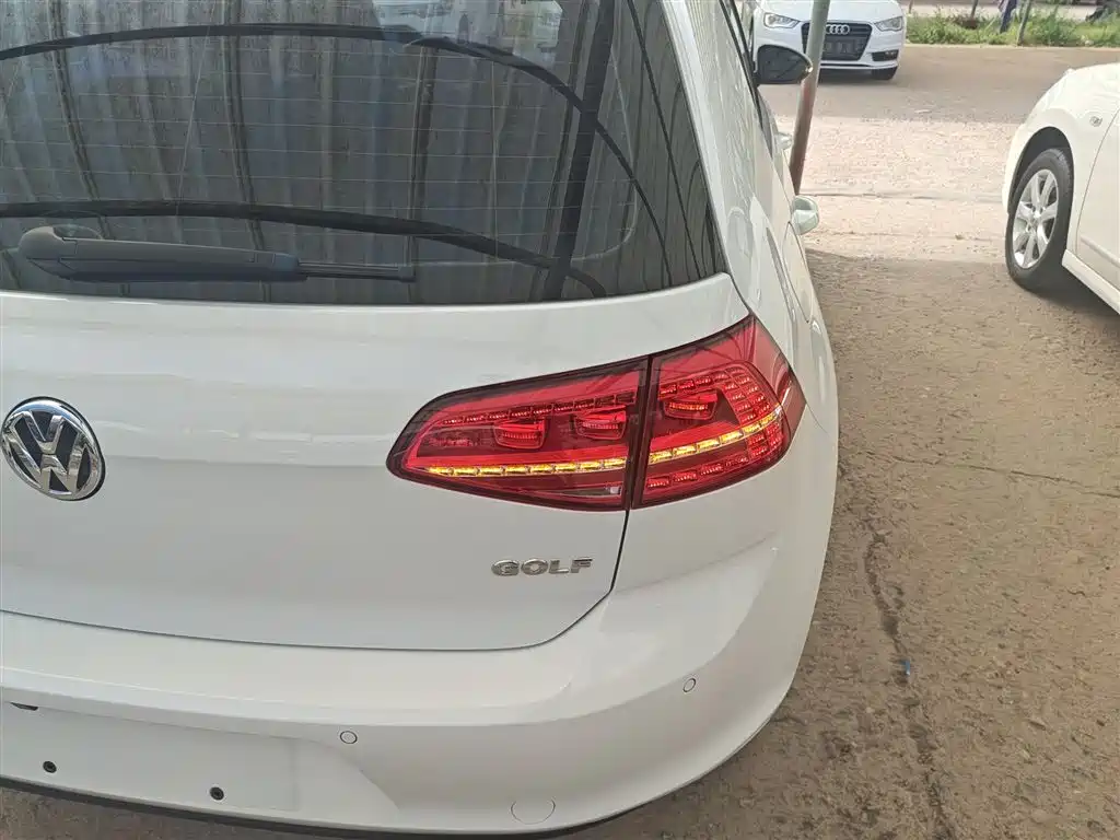 Volkswagen Golf 2016 1.6L Automatic Fashion фото 23