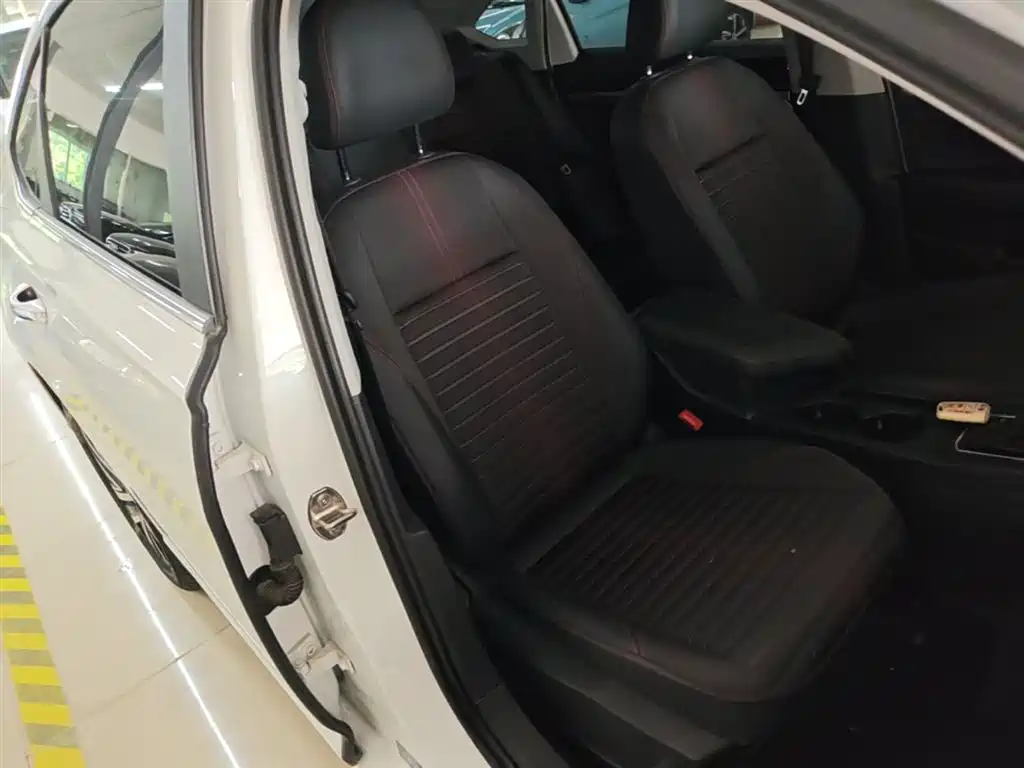 Volkswagen Lavida 2023 200TSI DSG Starlight Comfort Edition фото 25