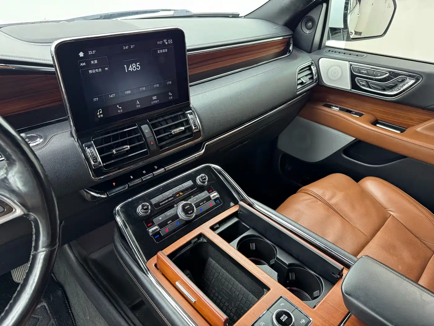 Фото 10 - Lincoln Navigator