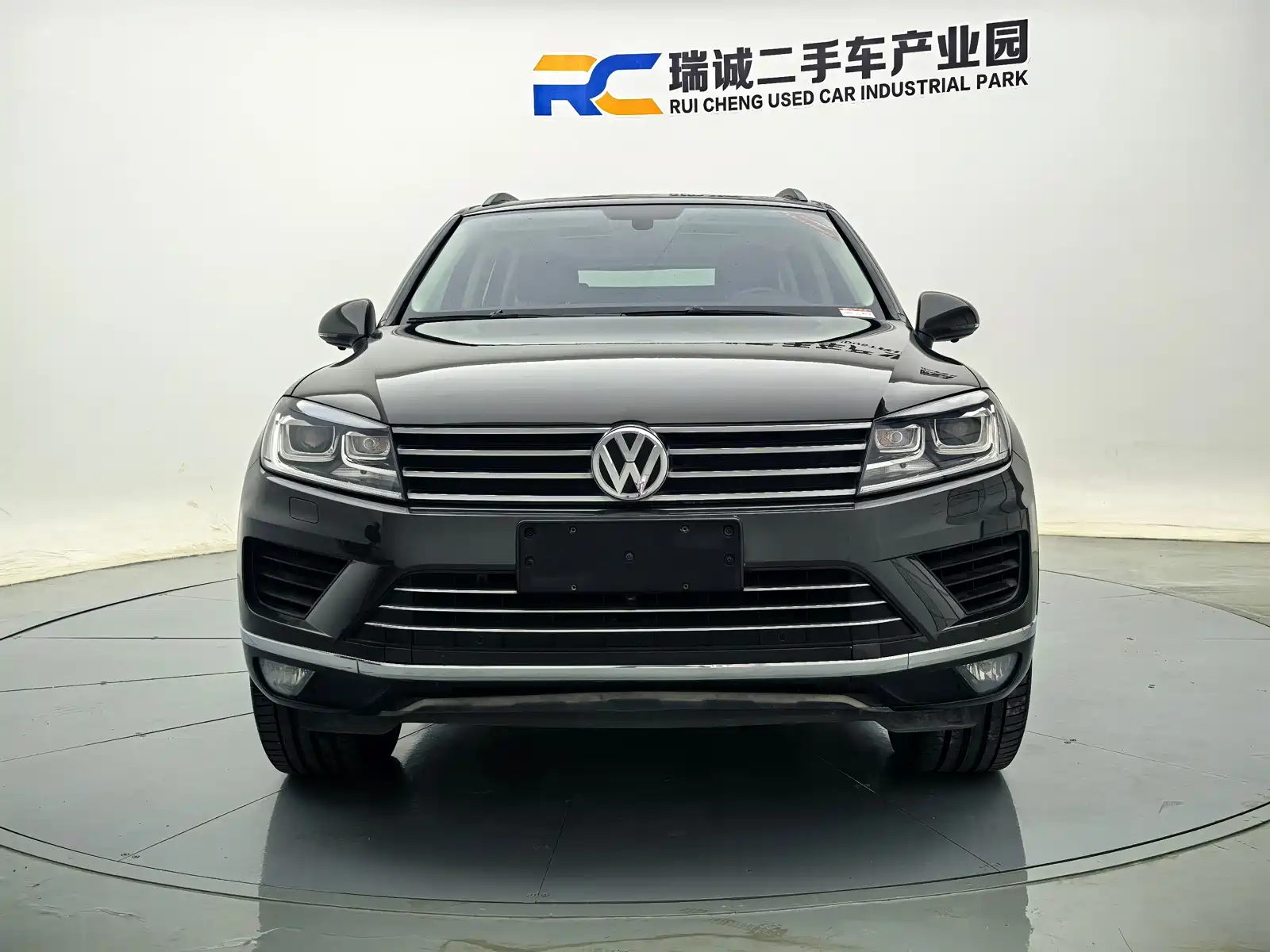 Фото 2 - Volkswagen Touareg