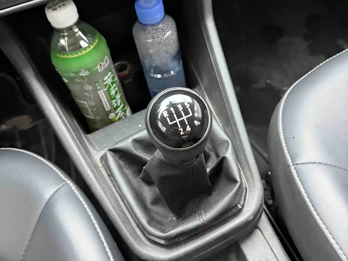 Volkswagen Santana 2016 1.6L Manual Comfort Edition фото 8