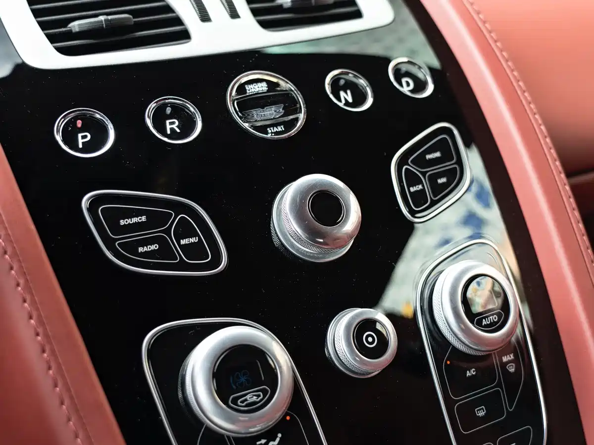 Фото 17 - Aston Martin Rapide