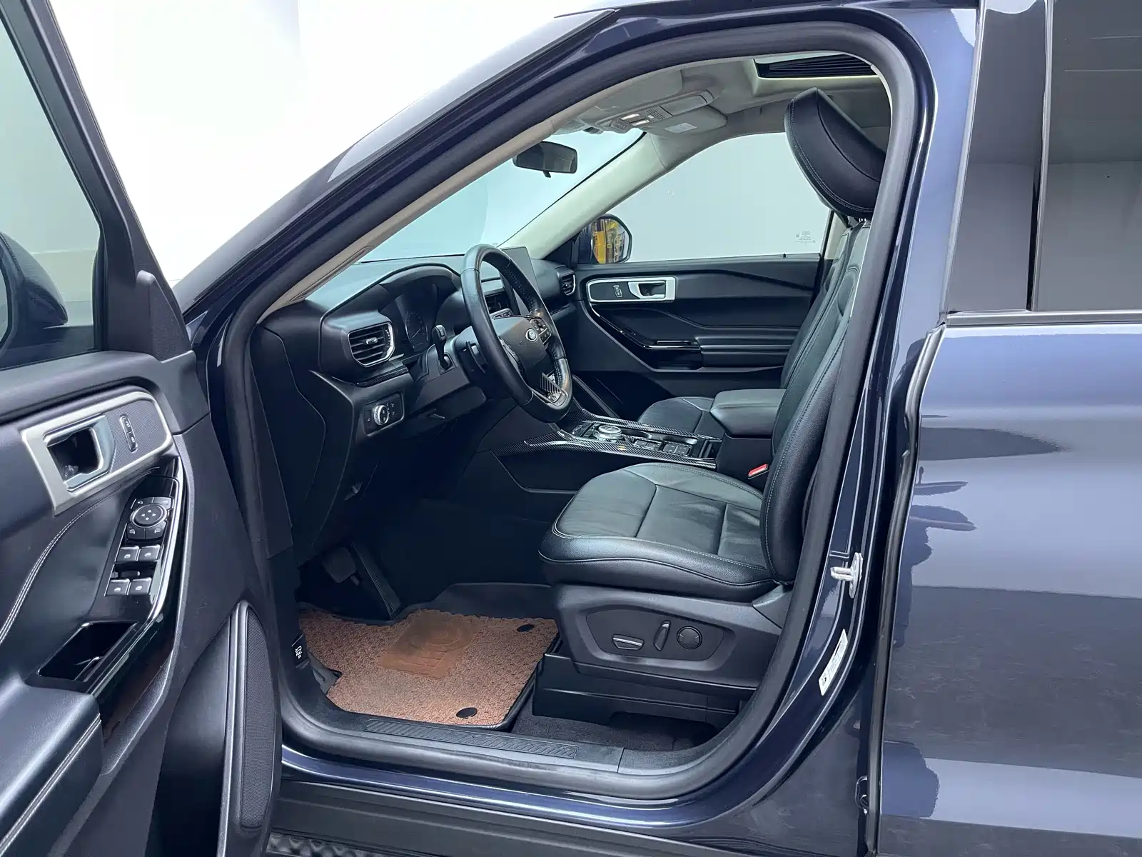 Фото 11 - Ford Explorer