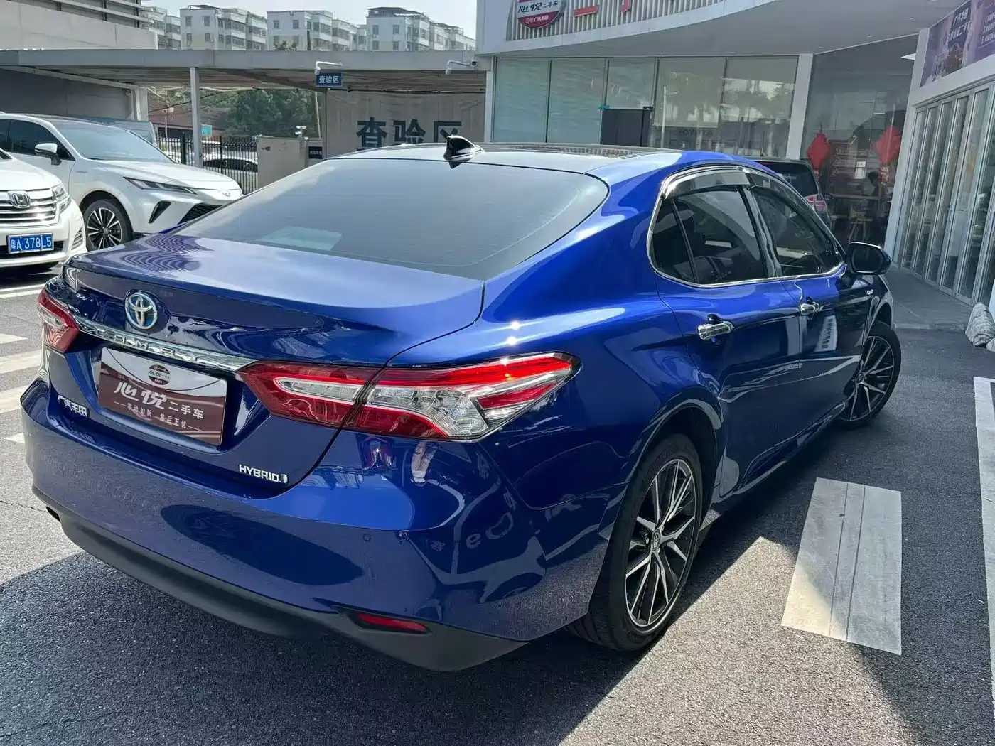 Toyota Camry 2021 Hybrid 2.5HG Luxury Edition фото 8