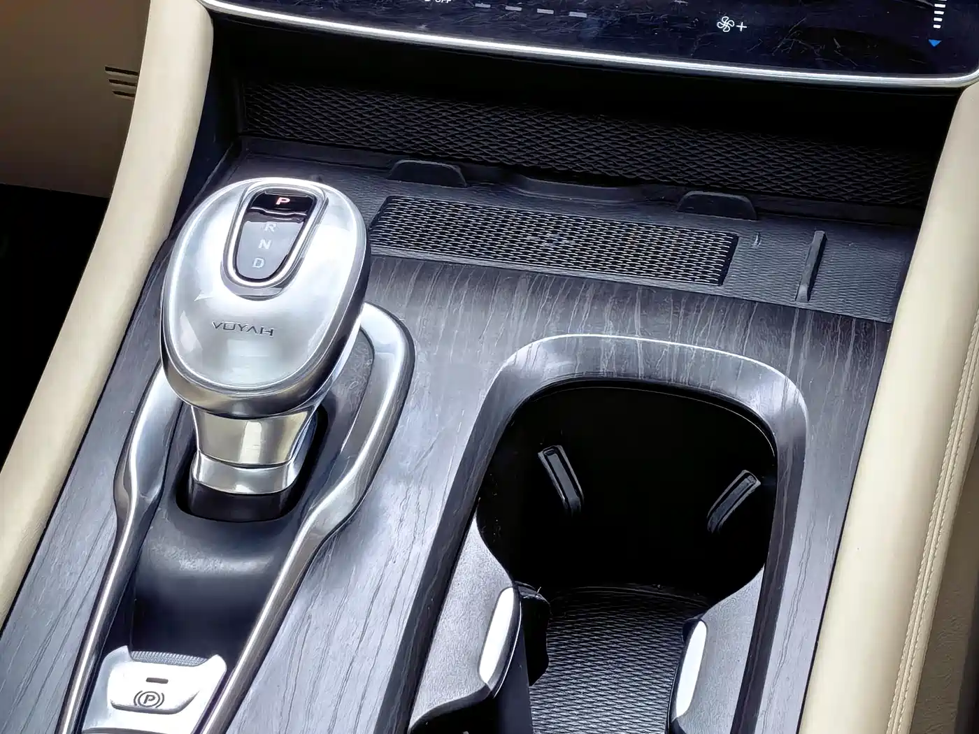 Voyah Auto Voyah Dreamer 2024 PHEV Extended Range Premium Edition фото 24