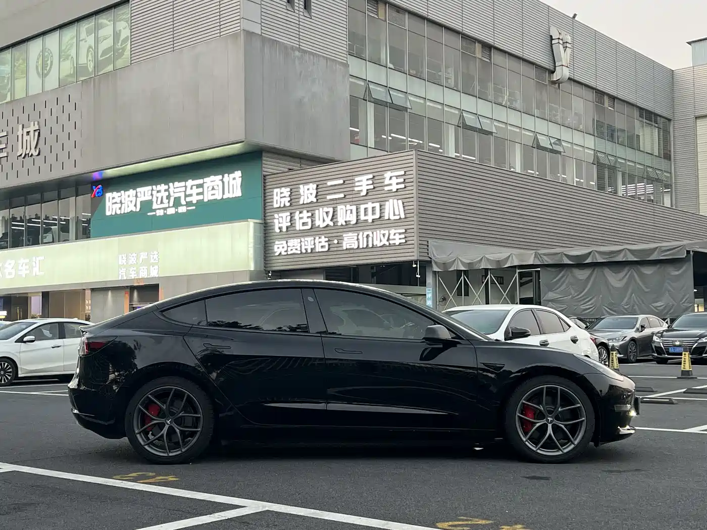 Фото 4 - Tesla Model 3