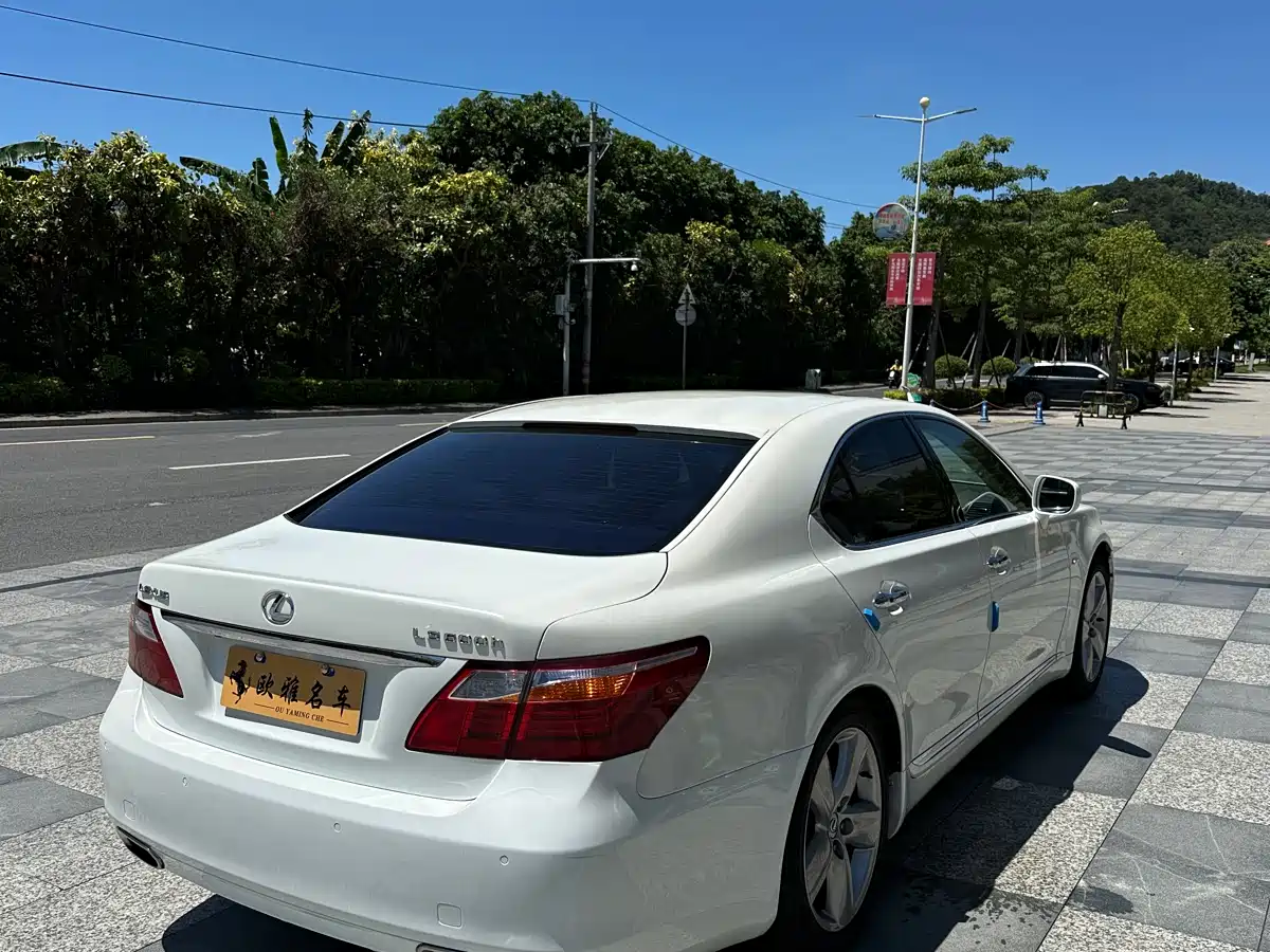 Фото 5 - Lexus LS