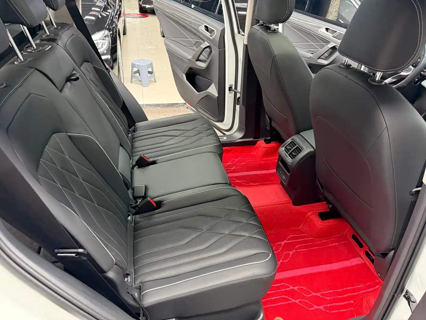 Volkswagen Tiguan L 2024 330TSI Automatic 2WD R-Line Premium Enjoyment Edition фото 22