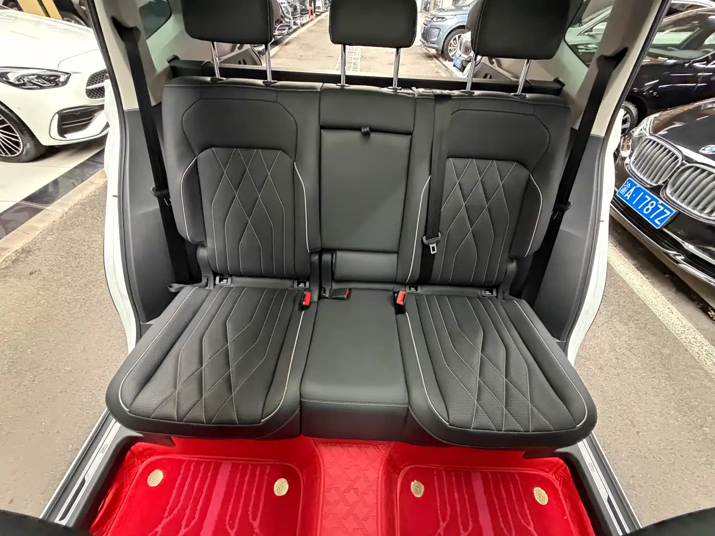 Volkswagen Tiguan L 2024 330TSI Automatic 2WD R-Line Premium Enjoyment Edition фото 24