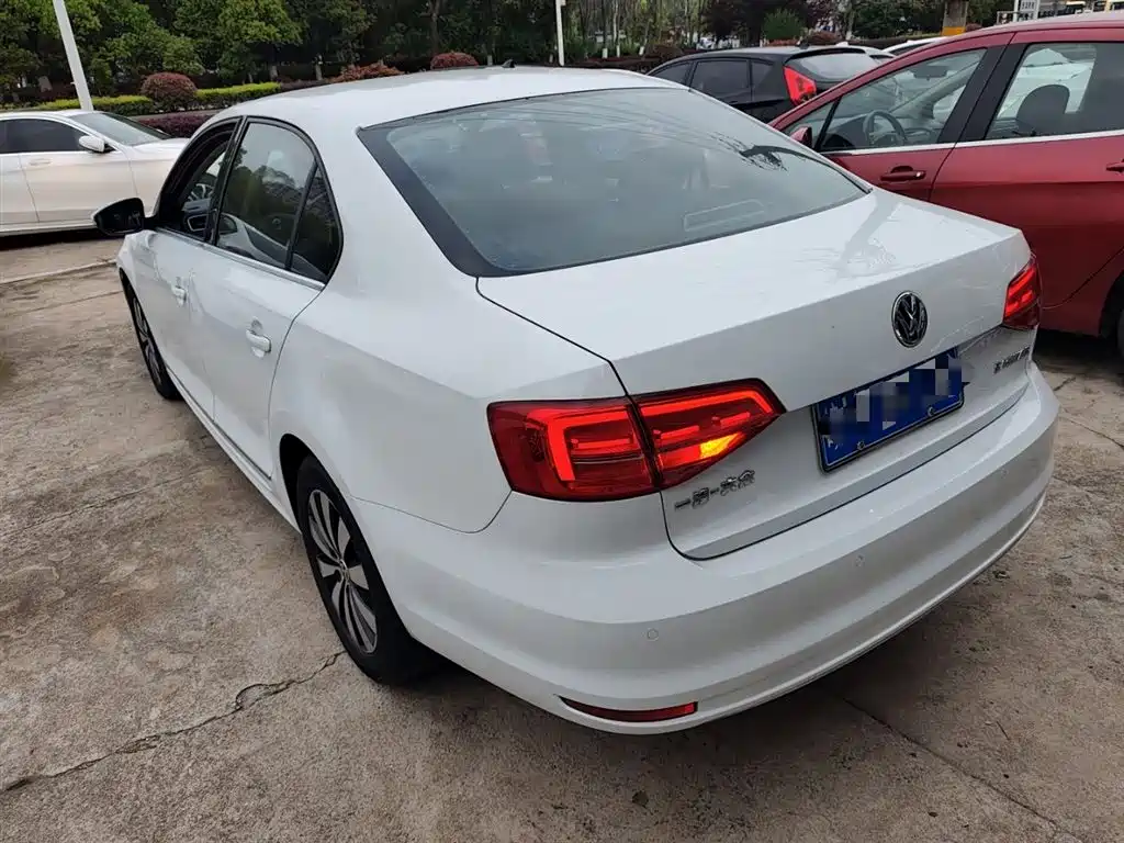 Volkswagen Sagitar 2018 1.6L Automatic Comfort фото 5